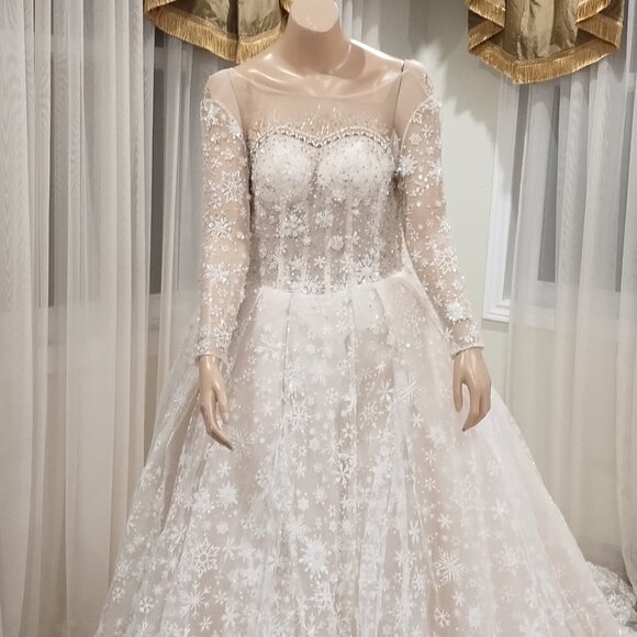 Wedding gown - Picture 3 of 4